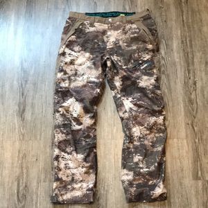Cabelas women’s Size L OutfitHer camo hunting pants